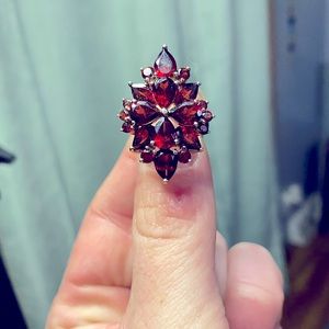 VINTAGE garnet and sterling ring